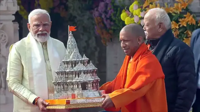 पीएम मोदी, संघ प्रमुख मोहन भागवत और योगी आदित्यनाथ