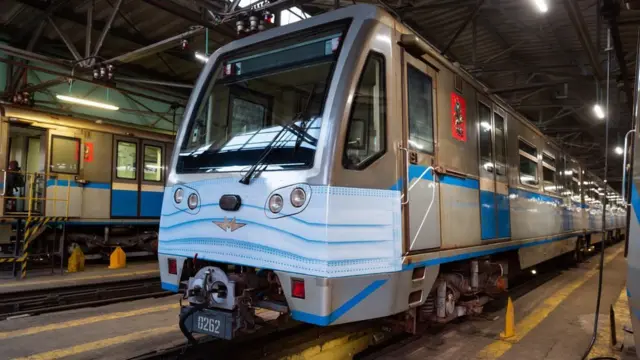 поезд "в маске"