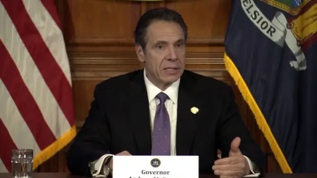 اندرو کومو، فرماندر نیویورک که ایالت او کانوناصلی شیوع کرونا در آمریکا بوده بارها آقای ترامپ را به سوء مدیریت در توزیع منابع فدرال متهم کرده است