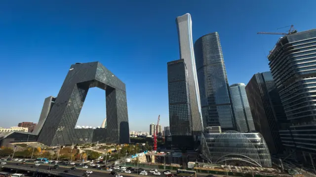 北京朝阳区中国中央电视台总部（左）与中信大厦“中国尊”（中）（14/11/2025）