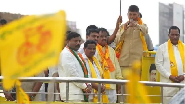 જાહેર સભા સંબોધતા ચંદ્રાબાબુ