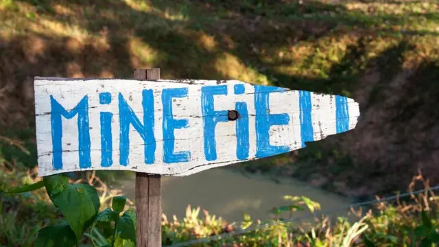 Одной только вероятности того, что минная угроза существует, достаточно, чтобы превратить территорию в запретную зону