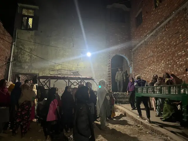 संभल में मुर्दों को खामोशी से दफन कर दिया गया .