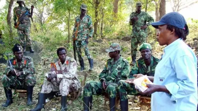 उत्तर युगांडामधील जंगलातील चर्चा