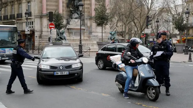 বাড়ির বাইরে বেরুনোর কারণ লেখা ফর্ম পরীক্ষা