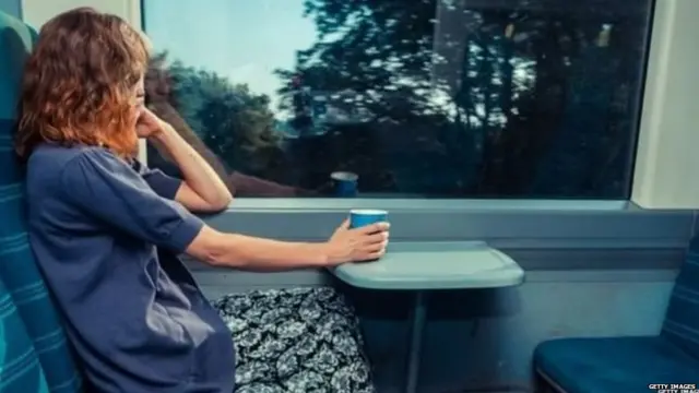 බ්‍රිතාන්‍යයේ දුම්රියවල කාන්තාවන් සඳහා පමණක් වෙන් වූ මැදිරි වෙන් කළ යුතු බවට පසුගියදා යෝජනාවක් ඉදිරිපත් විය