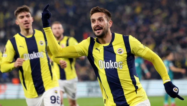 Dusan Tadic takımının ilk golü sonrası seviniyor