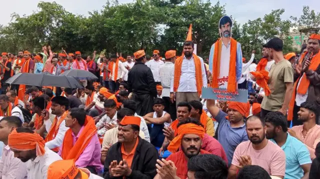 आजाद मैदानावर मराठा आंदोलकांची गर्दी