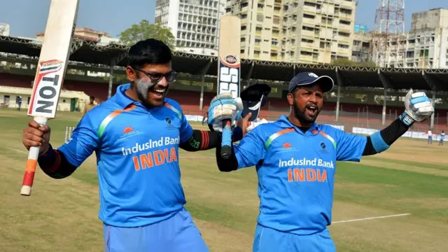 भारतीय कप्तान अजय रेड्डी और उप कप्तान प्रकाश जे