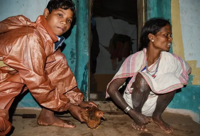 શરીરમાં ઘણા બધા ટૈટૂ કરાવેલા 36 વર્ષના ઉજિયારો બાઇ