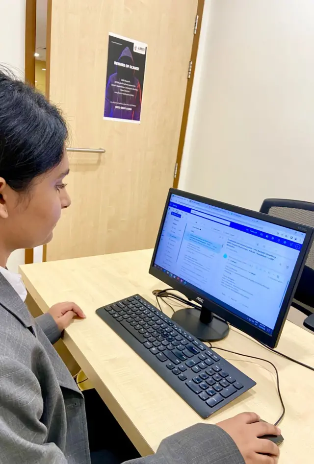 হাসপাতালের নির্দিষ্ট কর্মীই ভিসা আবেদনকারীর তথ্য নতুন ওয়েবসাইটে আপলোড করবেন - প্রতীকি ছবি