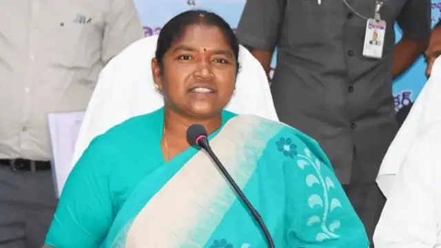 பிஆர்எஸ் தலைவர்கள் தவறான தகவல்களைப் பரப்புவதாக அமைச்சர் சீதக்கா குற்றம் சாட்டினார்