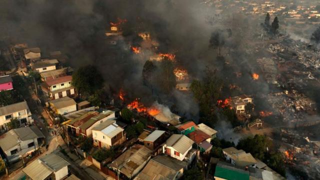 Chile: por que país declarou emergência após dezenas de mortes em incêndios - BBC News Brasil