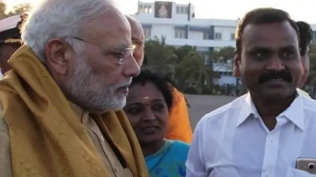 எல்.முருகன் பிரதமர் மோதியுடன்