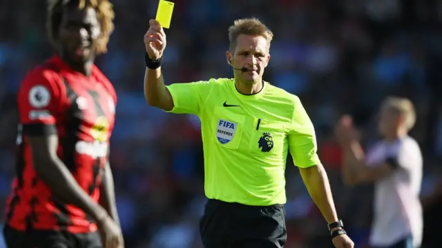 Na yellow card for Gabriel Jesus