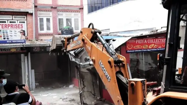 डोजर कारबाही