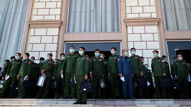 လွှတ်တော်မှာတွေ့ရတဲ့ တပ်မတော်သားကိုယ်စားလှယ်တွေ