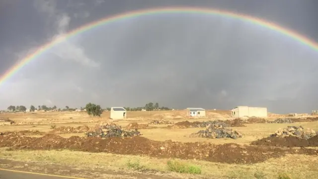 ቅናት ኣደይ ማርያም፡ ኣብ ዝባን ሑፃ