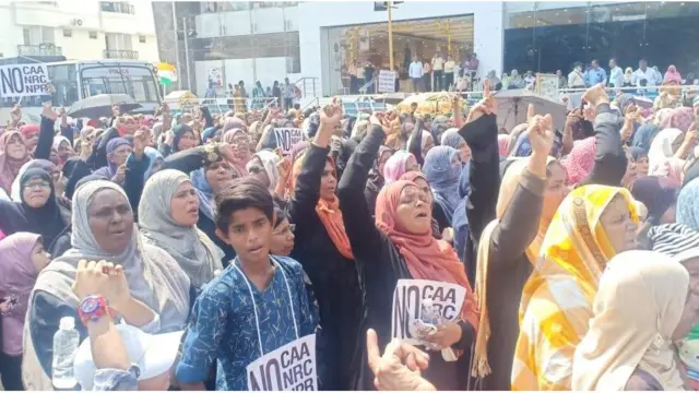 சி.ஏ.ஏ எதிர்ப்பு: மீண்டும் தொடங்கியது போராட்டம், ட்விட்டரில் ட்ரெண்டாகும் ChennaiShaheenBagh