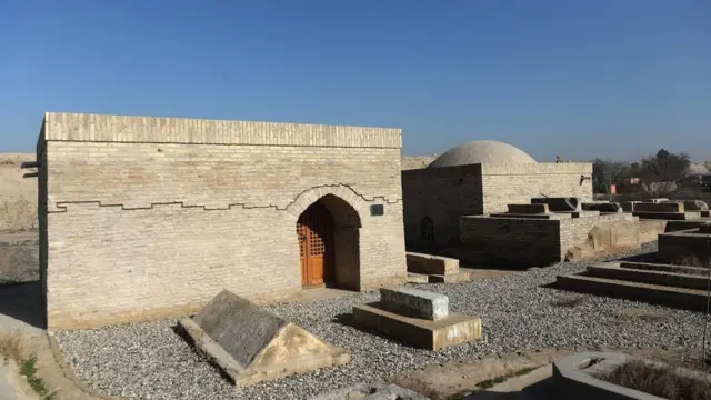 تصاویری از آرامگاه‌های عارفان بلخ
