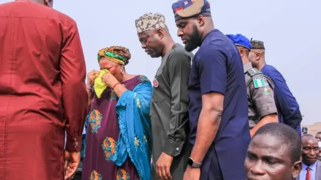 Seyi Makinde ati awọn ọmọ igbimọ alasẹ rẹ to se abẹwo si ọja Akẹsan