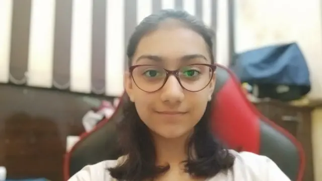 ईवा रोहिल्ला, छात्र