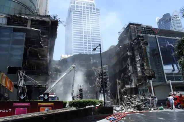 ซากตึกถูกไฟไหม้