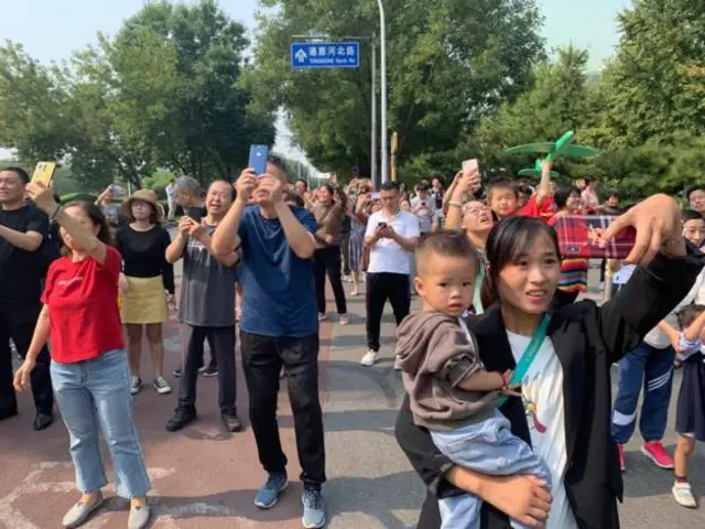 Abashinwa bareba indege zikora akarasisi