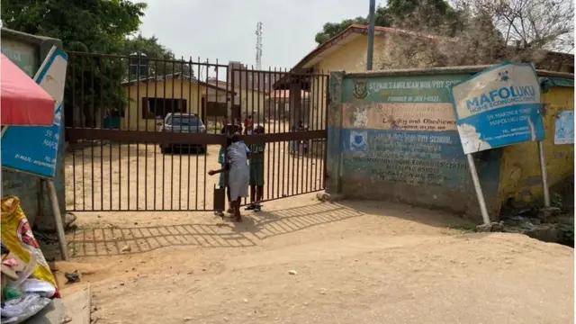 Entrance of di school