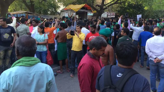 டெல்லியில் தமிழக விவசாயிகள் போராட்டம்