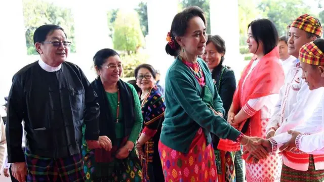 ဦးတီခွန်မြတ်ဟာ ကြံ့ခိုင်ရေးပါတီက နုတ်ထွက်ပြီးတဲ့နောက် တစ်သီးပုဂ္ဂလ ရပ်တည်နေသူဖြစ်ပြီး အန်အယ်လ်ဒီလွှမ်းမိုးတဲ့ လွှတ်တော်မှာ လွှတ်တော်ဥက္ကဋ္ဌ ဖြစ်လာသူပါ။