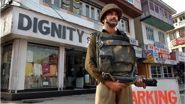 कश्मीर में तैनात जवान