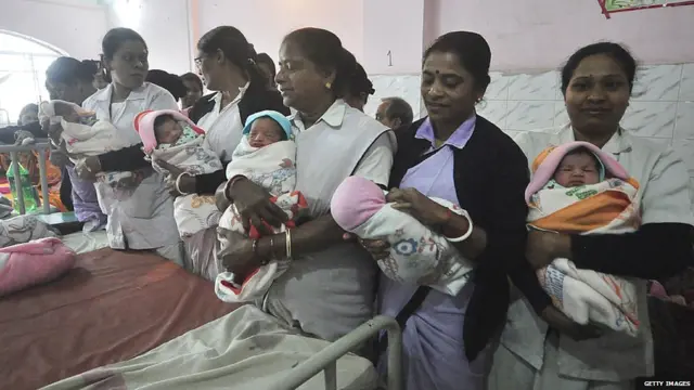 pregnant women, surrogacy