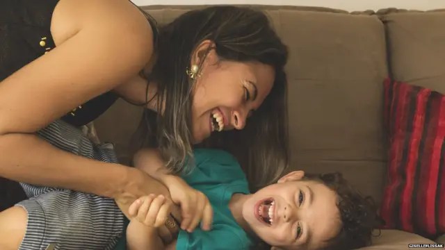 आई आणि मुलातील बंध अधिक दृढ असतात.