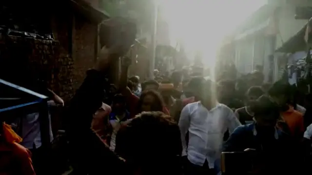 பீகார் : கும்பலால் அடித்து நிர்வாணப்படுத்தப்பட்டு ஊர்வலமாக அழைத்துச்செல்லப்பட்ட பெண்