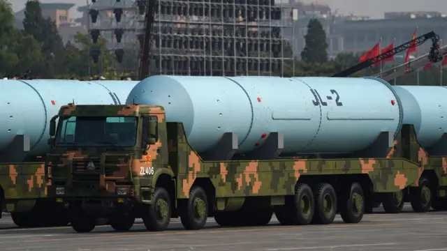 JL-2 en el desfile militar en Pekín, 1 de octubre de 2019.