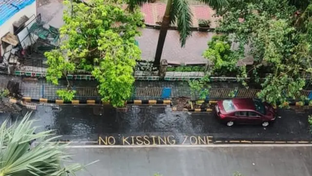 No Kissing Zone