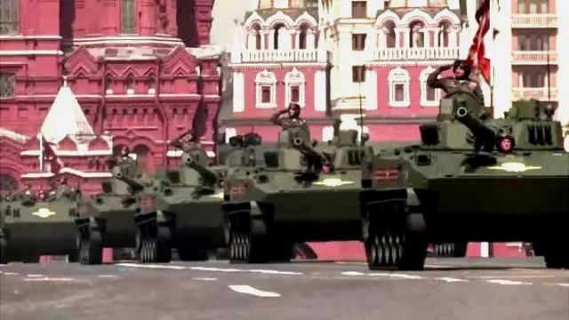 Ibimodoka ntamenwa vyari mw'idefire ku Kibanza Gitukura i Moscou mu birori vy'Umusi w'Intsinzi