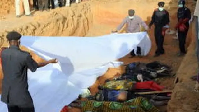 Awọn ọlọpa ndasọ bo awọn oku kan