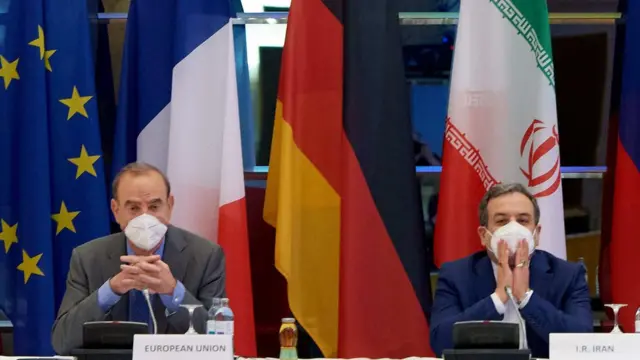 عراقچی و مورا