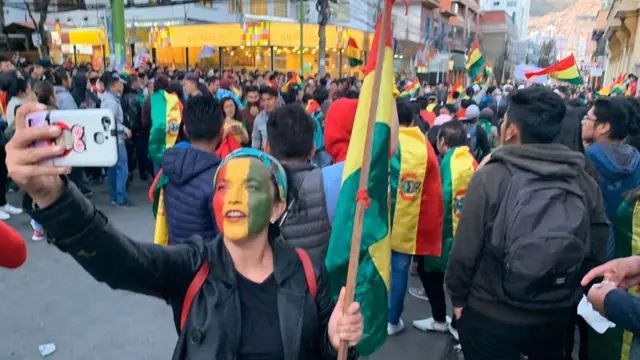 Un nutrido grupo de universitarios participó en la manifestación opositora.
