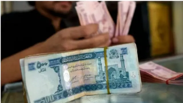 افغانستان ته ډالر قاچاق کیږي