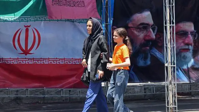 من سكان العاصمة الإيرانية طهران