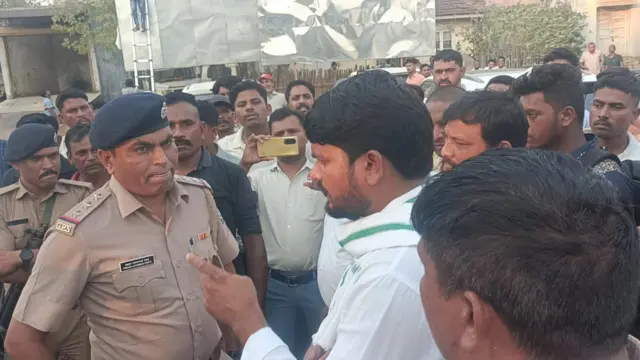 ચૈતર વસાવા નર્મદા જિલ્લા ડીવાયએસપી લોકેશ યાદવને મળીને લેખીતમાં રજૂઆત કરી હતી