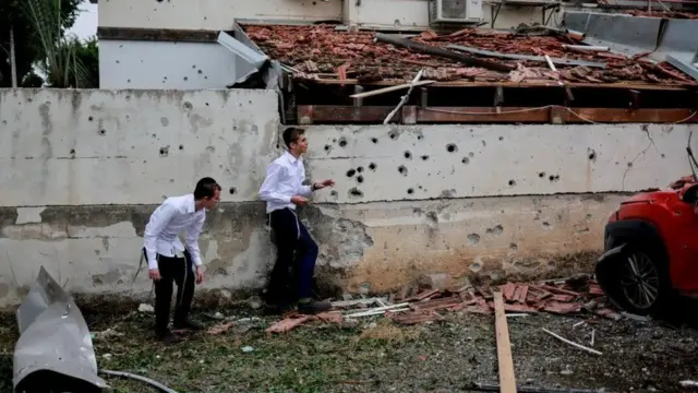 Ururka Xisbullah ayaa kumannaan gantaalo iyo diyaarado aan duuliye lahayn ku garaacay Israa’iil