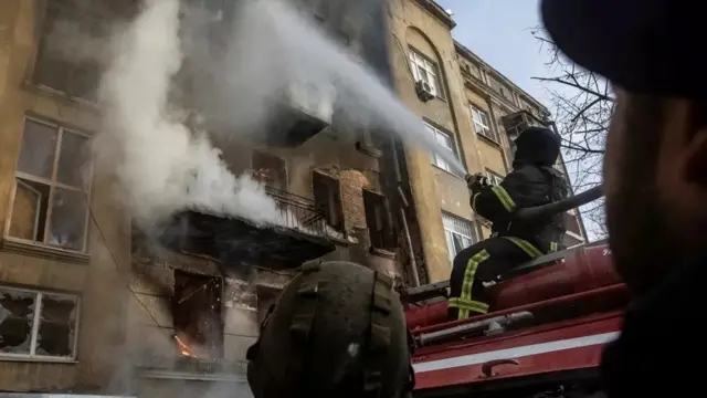 Pompiers à Bakhmut dans le Donbas.