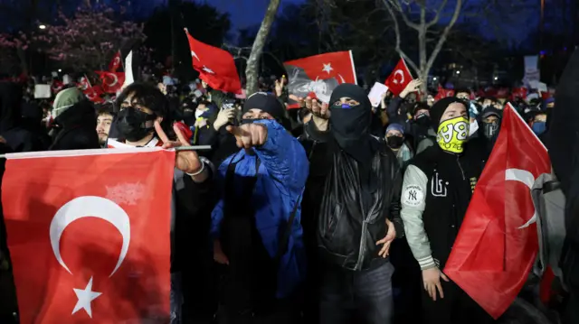 بازداشت رقیب اصلی اردوغان؛ ده‌ها هزار معترض در خیابان‌های استانبول