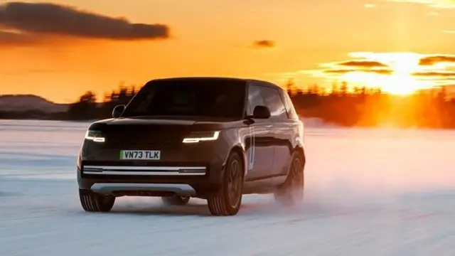 ظاهر رنج‌روور الکتریکی تفاوت زیادی با مدل بنزینی ندارد