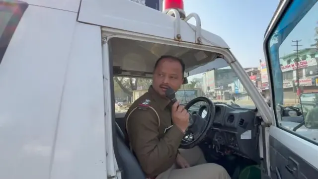 बनफूलपुरा के पास तैनात एक पुलिस अधिकारी