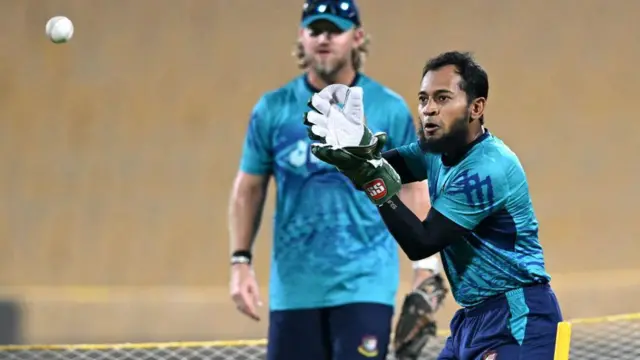 চেন্নাইয়ে ক্যাচ প্র্যাকটিসে মুশফিকুর রহিম